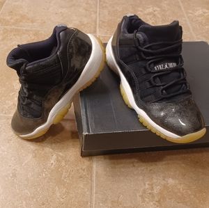 Jordan 11 Retro Low 'Barons' Wo.6½ (5Y)